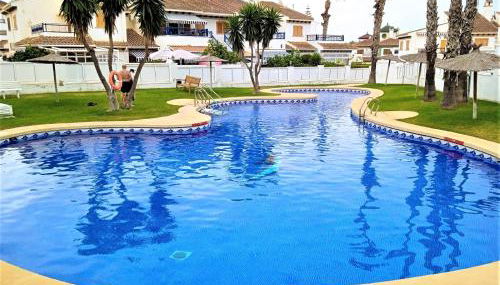 Chalet adosado en RIOMAR-3, urbanización residencial privada - Foto 5