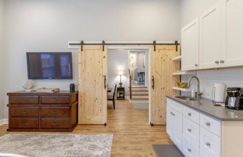 Music City Charmer Tons of Beds Thirty Day Minimum - Foto 28