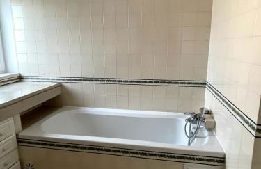 Spacious Studio in Sunny Villa Minutes to Beach - Foto 19