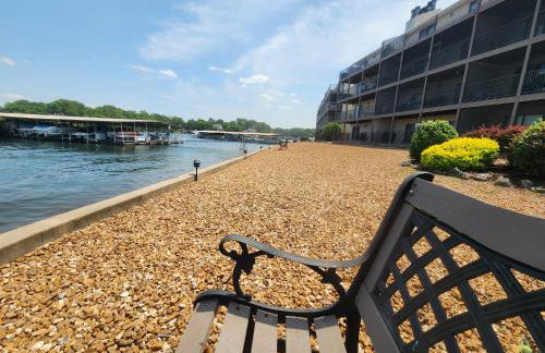 Lakefront condo with a VIEW Osage Beach - Foto 23