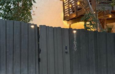 Private getaway in Studio City Hills universal - Photo 26