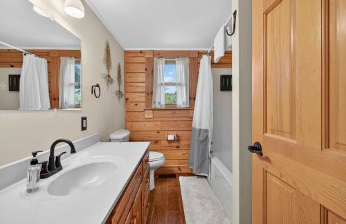 Mountain Escape on 6 acres w Hot Tub & Privacy - Foto 31