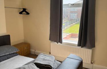 Large Traditional, Sleeps 8, 2 baths, Train, Tram, Pubs, Hucknall - Foto 17