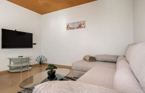 Marina View Apartment - Pool & stunning ocean view - Photo 11