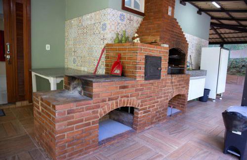 Chalé com Deck e Churrasqueira nas Montanhas - Foto 2