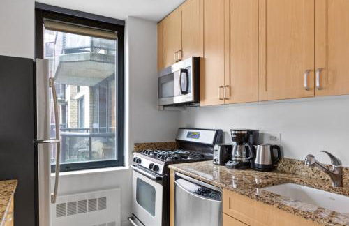 1BR nr Times Sq w Indoor pool Doorman NYC-50 - Foto 9