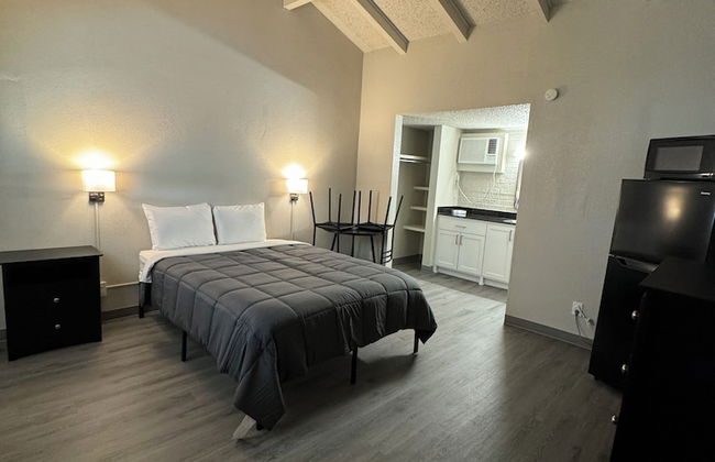 LTA Suites Brookside - Photo 12