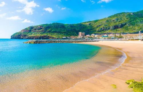 Machico flat center near beach w parking - Foto 1