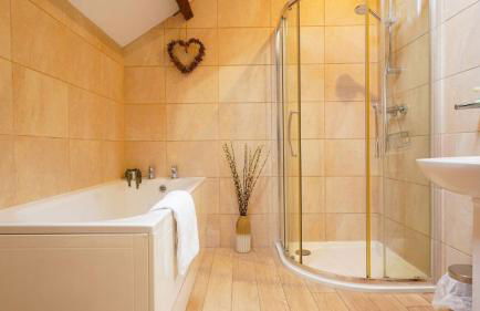 3 Bed Cottage - Parking - Ideal for Work Trips - Photo 21