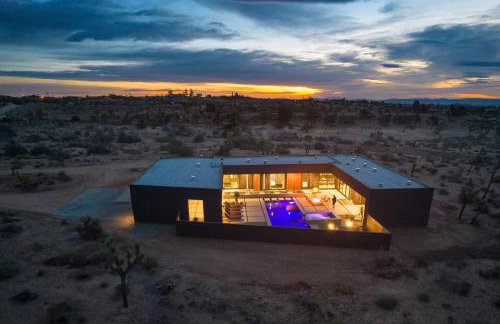 Black C House Modern w pool spa - Photo 32