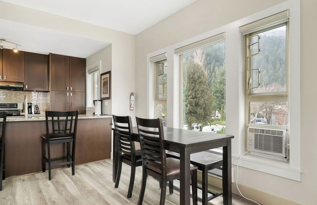 Harmony Haven 2BR Lakefront Suite - Photo 19