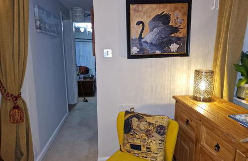 The Old Dairy, comfy 1 bedroom apartment with lounge,bathroom and kitchenette near town, pubs and walks - Foto 5