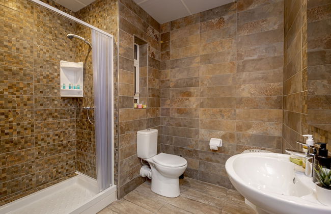 Summer Breeze Superior Apartment with Terrace by Getaways Malta - Foto 17