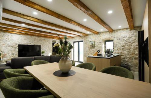 Newly built Villa MarVista with 4 bedrooms,infinity pool & stunning sea and mountain views - Photo 14