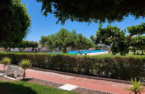 Piscina y playa en Laguna Beach Torrox - Foto 17