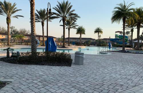 Four Bedroom Townhouse in Regal Oaks at Old Town - Foto 28