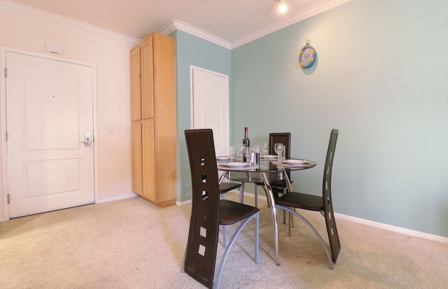 LAs Premier Apartments - Photo 19