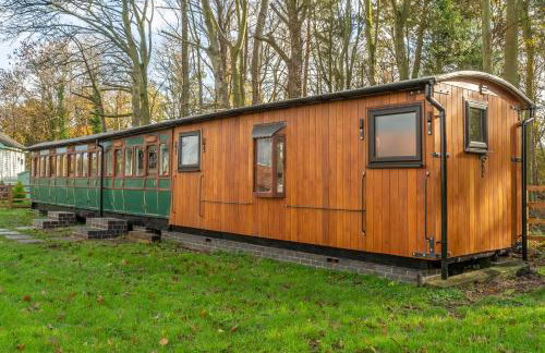 The Railway Carriage - Photo 1