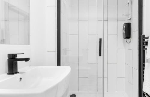 Spacious Loft Apartment - Smart TV - WiFi - On Street Parking 1NT - Foto 8