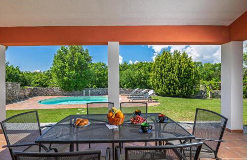 Pool House In Greenery - Happy Rentals - Foto 46