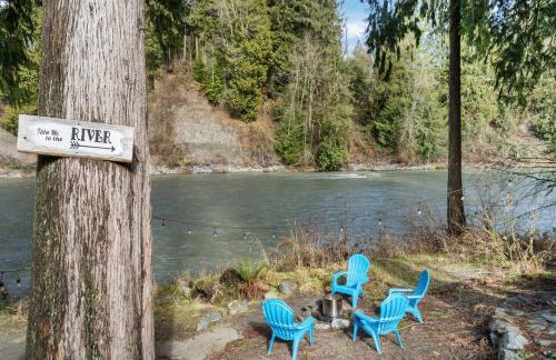 Riverfront w Cedar Hottub, Sauna, Movie Theatre - Photo 11