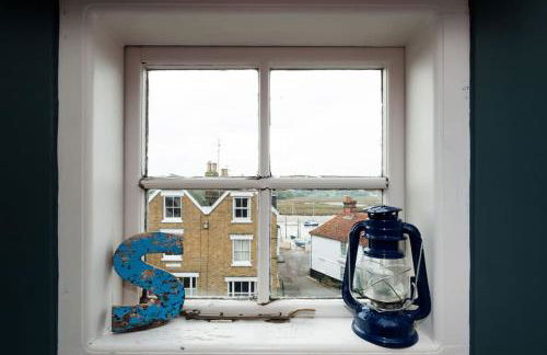 Charming Tudor riverside house - Foto 65