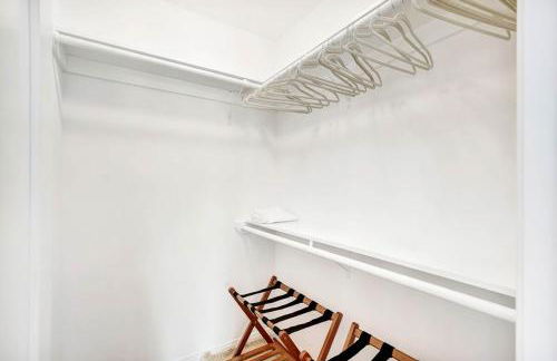 Charming 2BR 2BA Los Angeles Home with Character - Foto 37