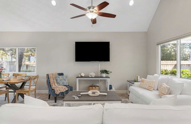 Pelican Retreat by Avantstay 5 Mins TO Beach Pet Friendly w/ Pool & Bbq! - Foto 5