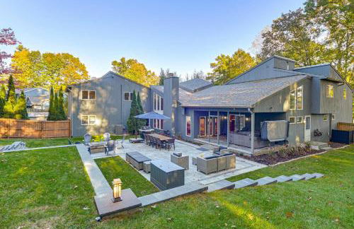 7 Mi to Skiing Lake George Home with Large Patio - Foto 2