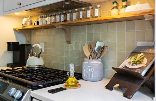 Charming Family Home Sleeps 8 near DC, Historic Old Town VA, & National Harbor - Foto 20