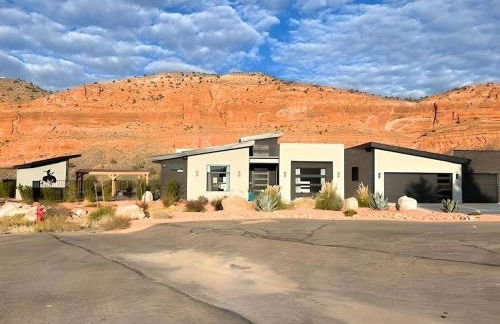 Modern Red Cliff Home with Private Pool - Foto 2