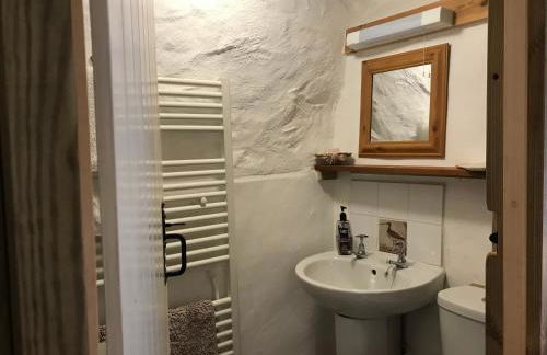 Tiny Cosy Snug - Photo 20