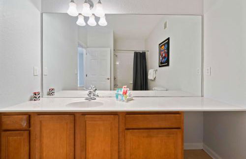 Renovated Condo by Convention Center & I-drive - Foto 32