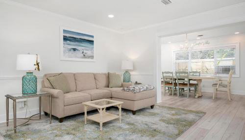 Coastal Vibes! Tropical heated pool home short drive to the beach - Foto 4