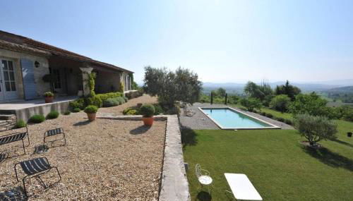 In Gordes, facing the entire Luberon Park a beautiful 5 bedrooms house - Photo 2