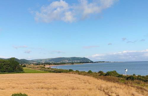 Blue Anchor House - Seaview, Hot Tub Apartments - Photo 17