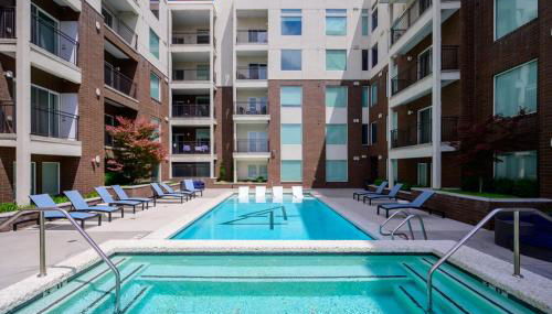 Deluxe 1BR 1BA Pool, Gym, Htub, Pkg - Foto 4