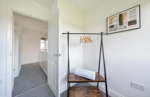 Elegant Bedroom -Near M25, Free Parking , Free WiFi - Foto 8