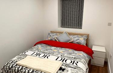 Lovely Hillingdon Family Holiday Home - 6 bedrooms - Foto 28