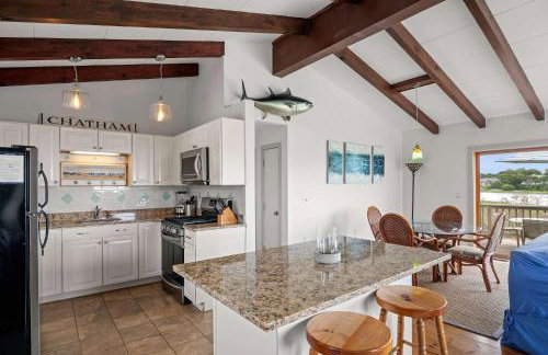 16612 - Stunning Home with Wraparound Deck Views of Bucks Creek and Nantucket Sound - Foto 11