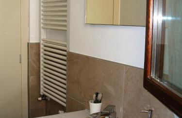 Green & Lake Home - Photo 25