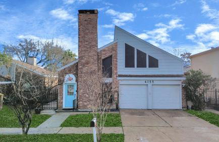 AccessibleGem 3BR Jacuzzi & Air Hockey Sleeps 13 Chinatown - Foto 60