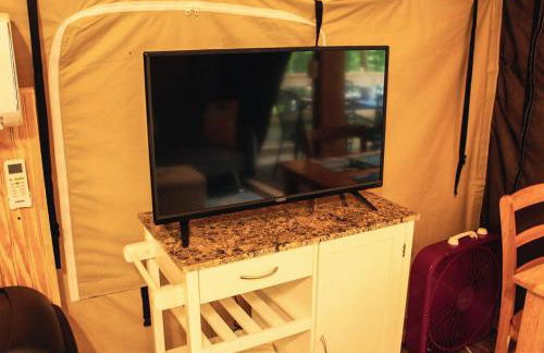 Fabulous West Virginia Glamping Tent - Foto 14