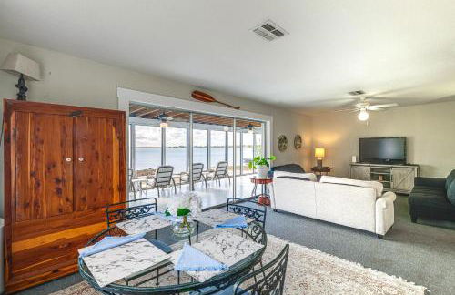 Water Access and Beach Area Crooked Lake Escape - Foto 3