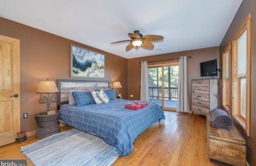 Cabin in Lost City WV with Hot Tub and Pet Friendly - Foto 8