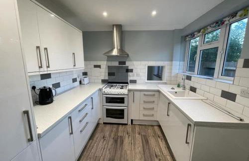 Spacious 3 bed garden & parking - Foto 23