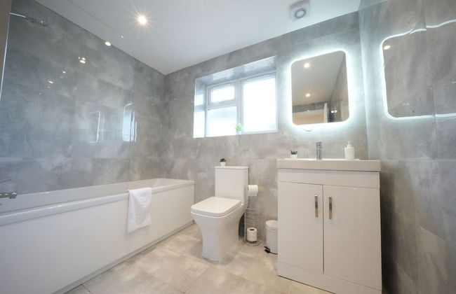 Heathrow Charge and Go - Photo 73