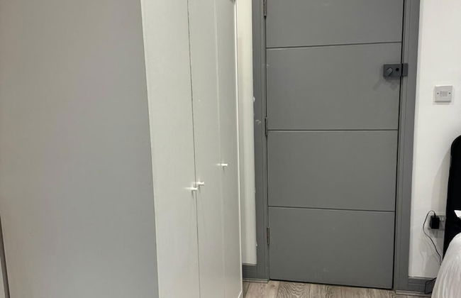 Romford Studio Retreat - Photo 9