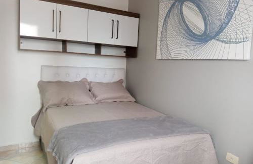 Apto Com Sacada e Ar Condicionado a 2 minutos da Praia - Foto 15