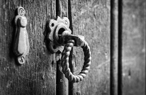 Luxury Chapel Apartment within City Walls - Photo 23